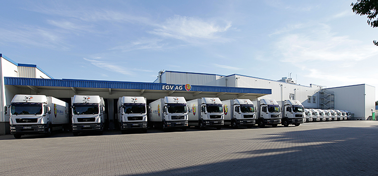 Fuhrpark: Unsere Flotte von Lieferfahrzeugen, die für den Transport unserer hochwertigen Produkte eingesetzt wird.
