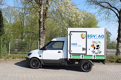 Kleiner LKW mit EGV Schriftzug