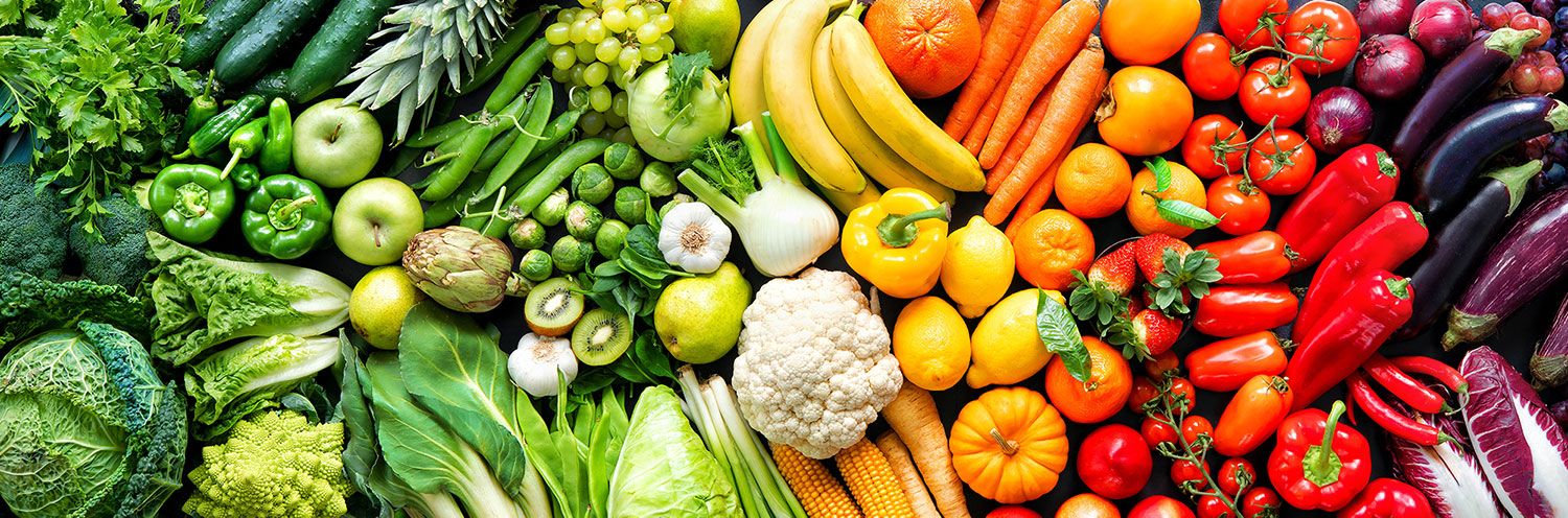 Frisches Obst und Gemüse aus der Vogelperspektive