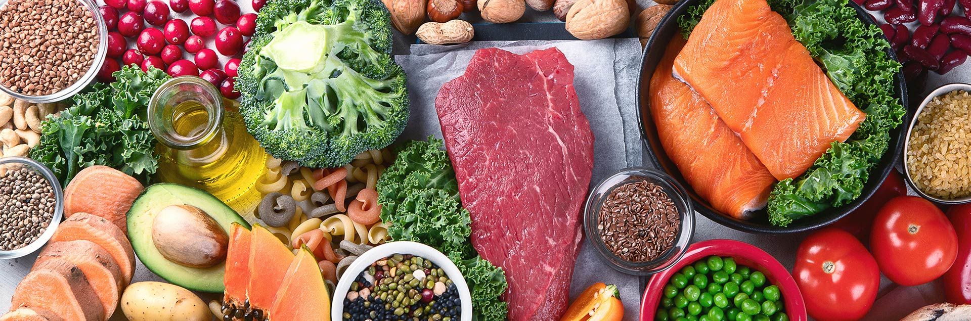 Gemüse und Fleisch aus der Vogelperspektive